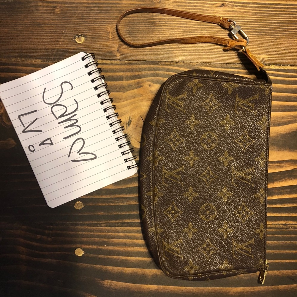 SOLD  Louis Vuitton Pochette accessories